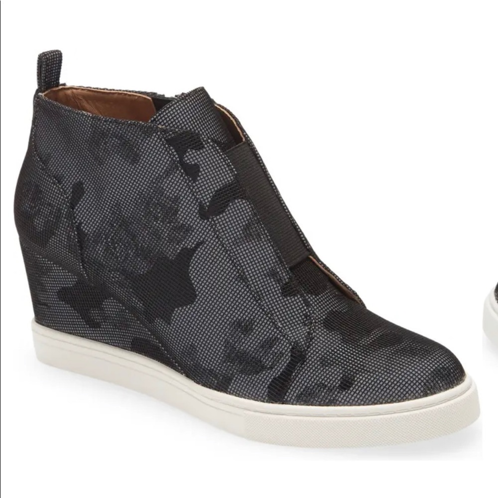 Linea Paolo ‘Felicia’ Wedge Boot Bootie, Camo Net, Size 8 EUC
